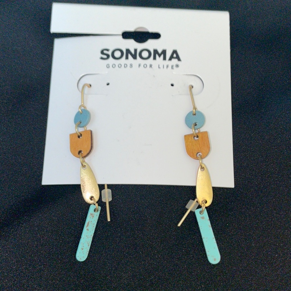 Beautiful earrings💕 love love. Great buy. Brand new.